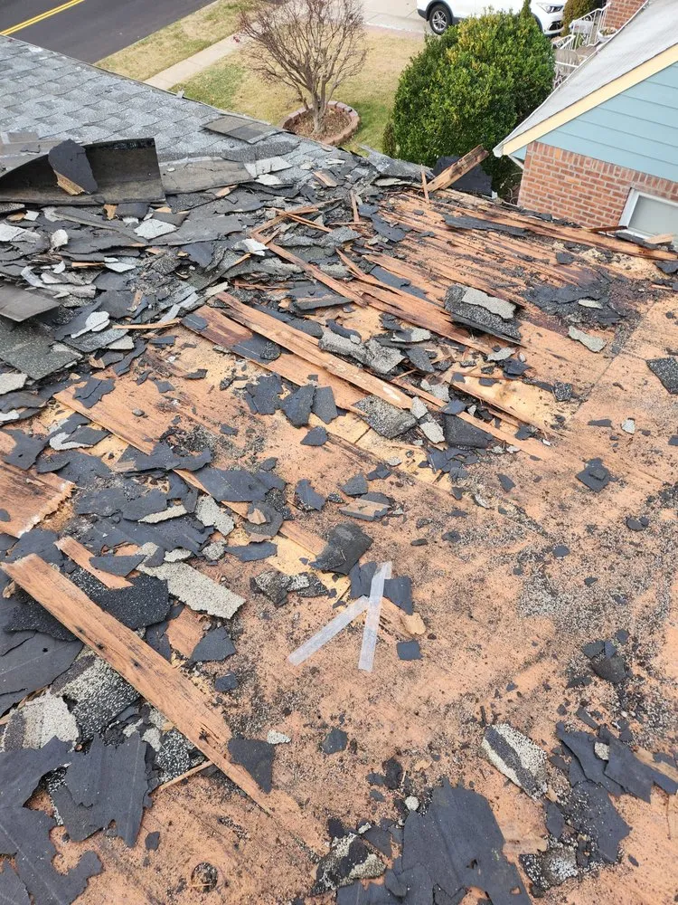 Slide of Arlo Roofing