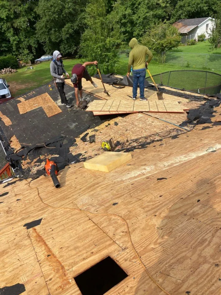 Slide of Armando Sanchez Roofing