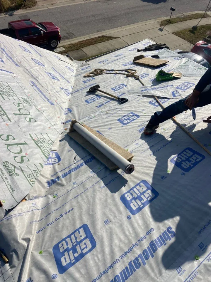 Slide of Armando Sanchez Roofing