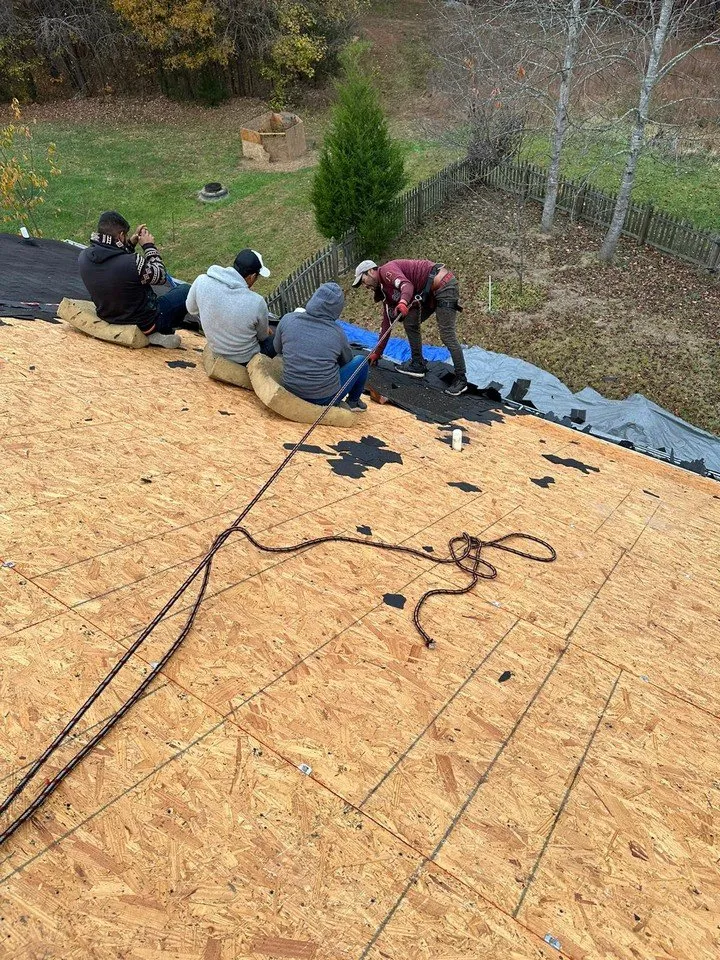 Slide of Armando Sanchez Roofing