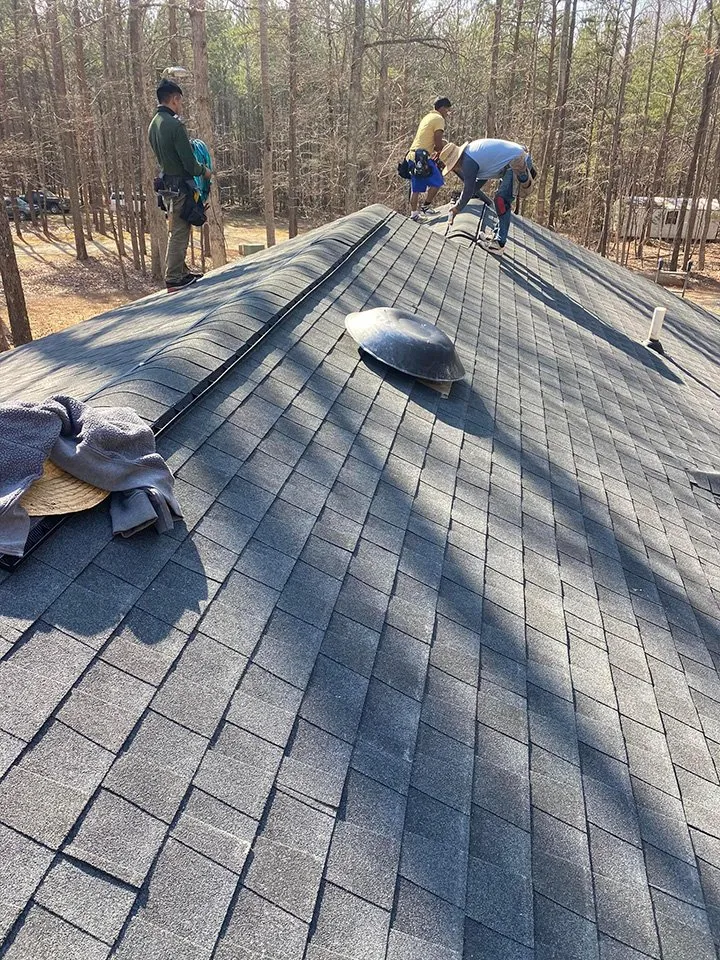 Slide of Armando Sanchez Roofing