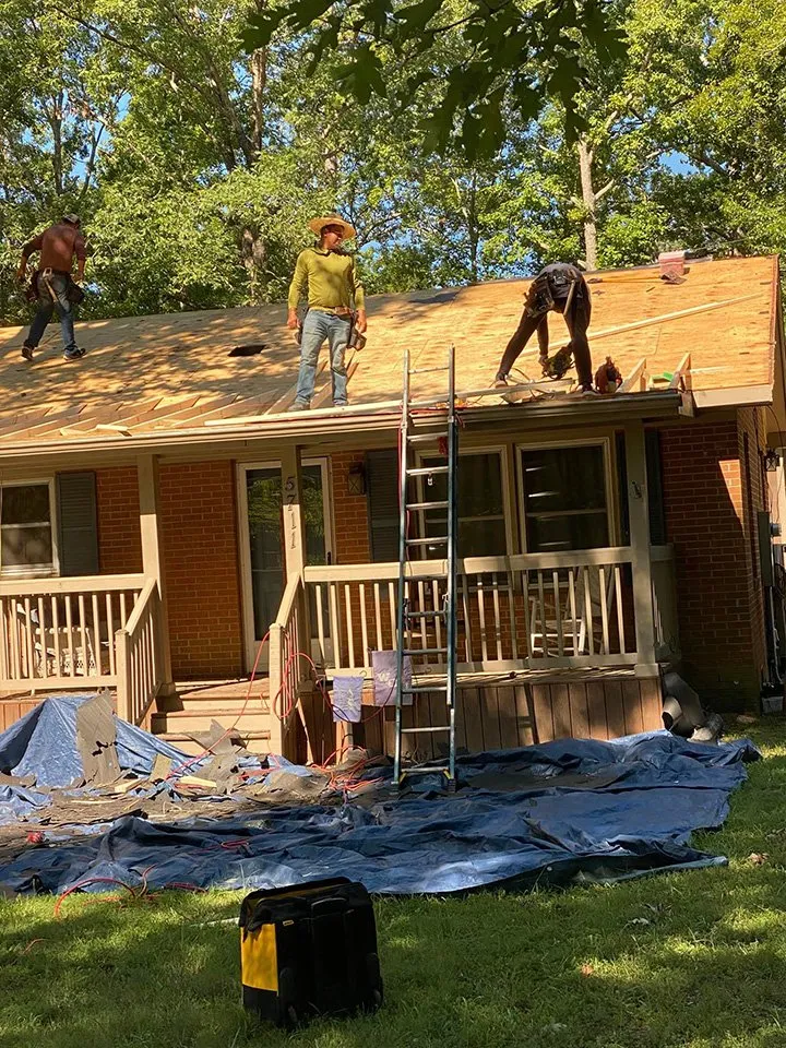 Slide of Armando Sanchez Roofing