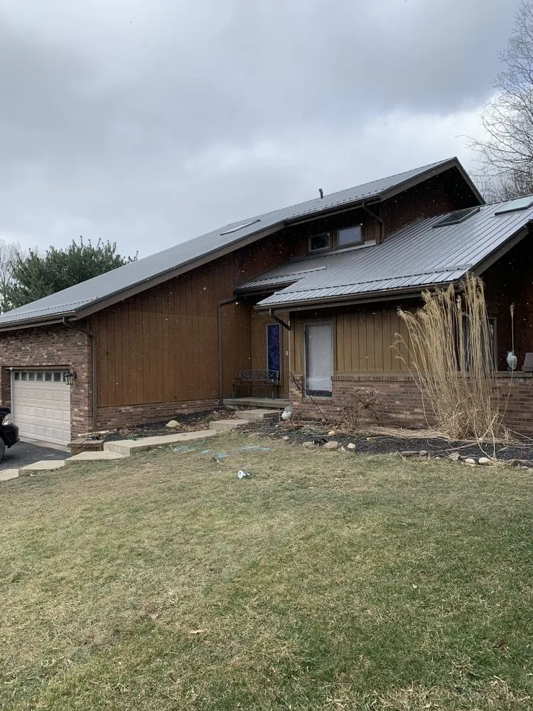 Professional shingle roofing service experts serving Avonmore, PA - Armstrong Home Improvements