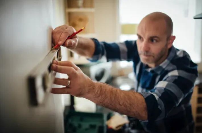 Slide of Arnold Worldwide Construction