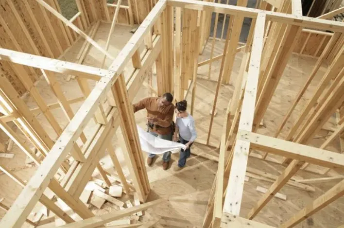 Slide of Arnold Worldwide Construction