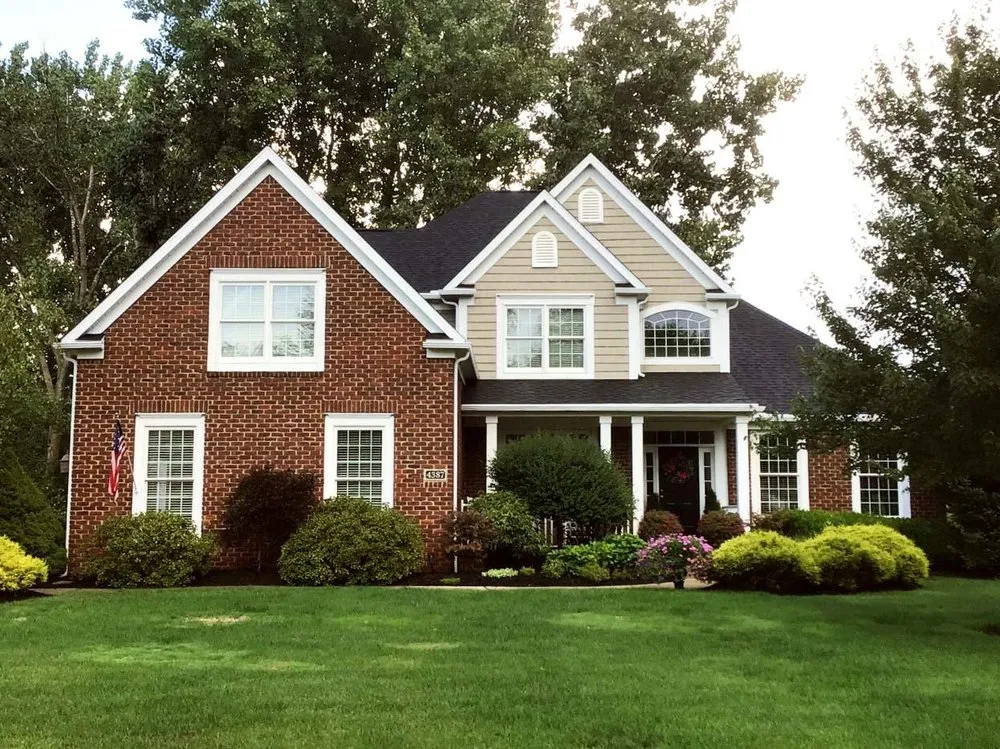 Top-rated shingle roofing service for homes across Lee's Summit, MO - Aspen Contracting