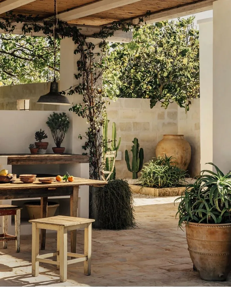 Slide of Astare Construction