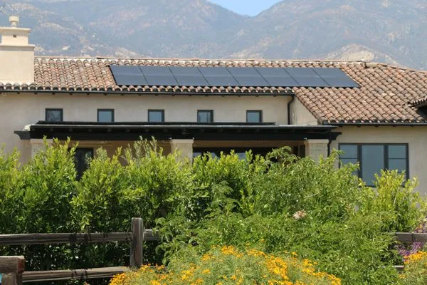 August Roofing & Solar Logo