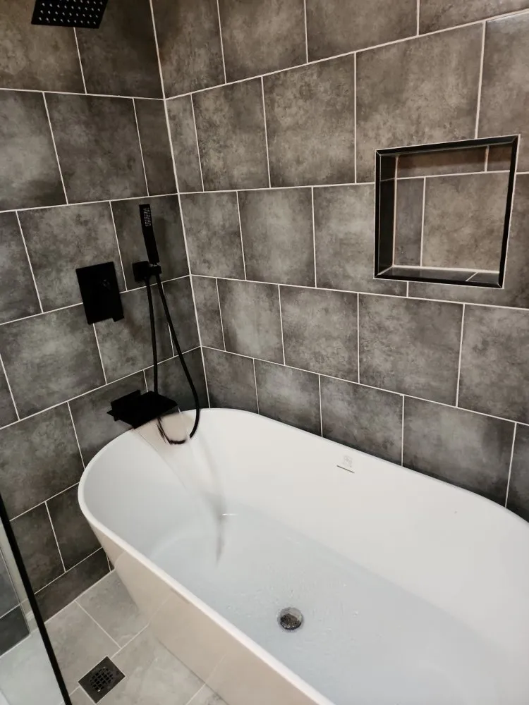 Slide of Aura Construction