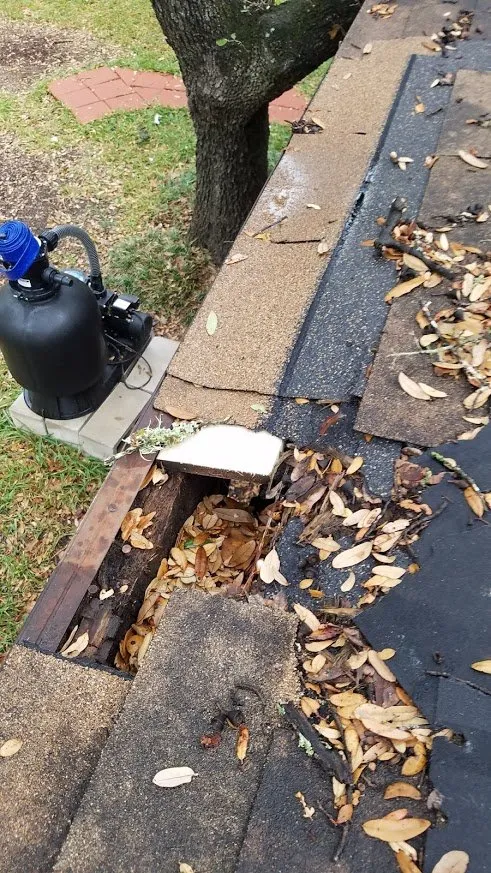 Slide of Aurum Roofing