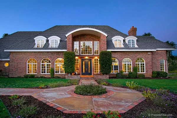 AV Roofing & Construction Logo