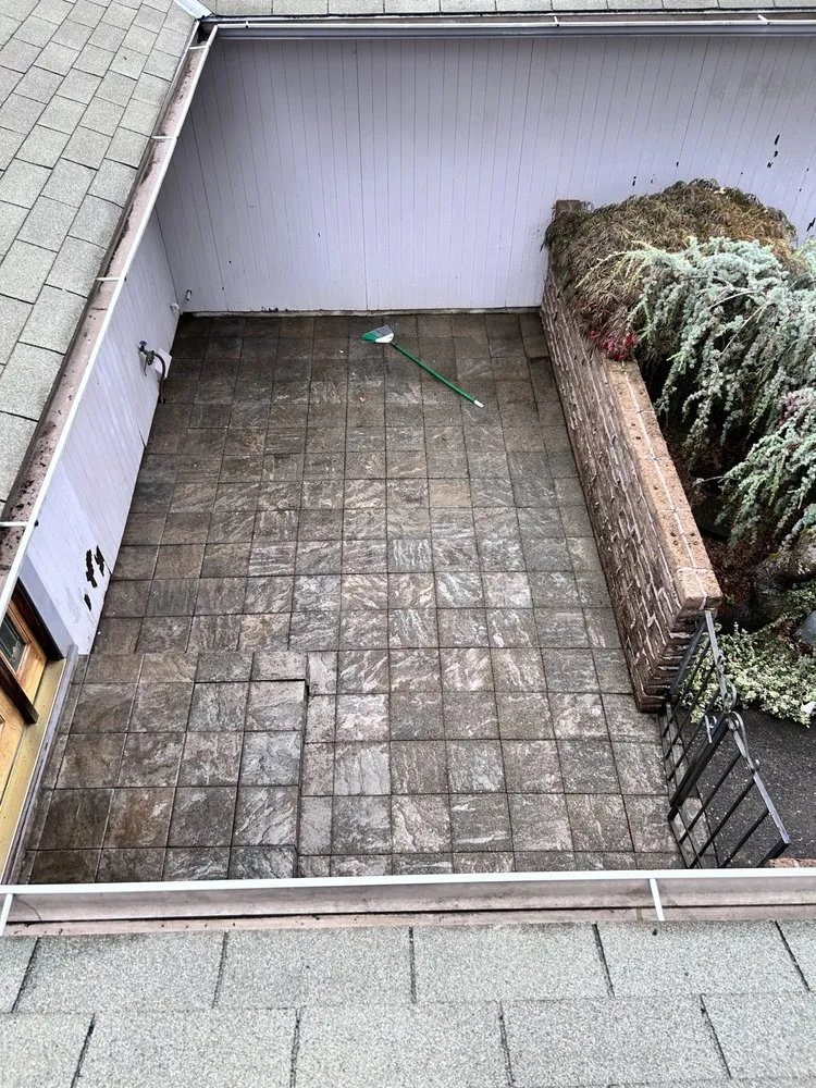 Slide of Azteca Construction