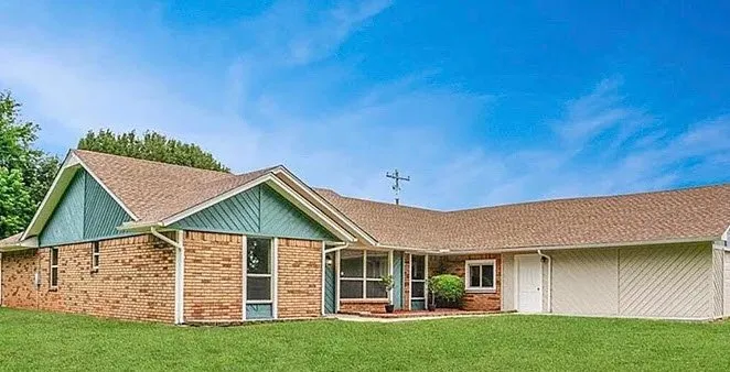 Slide of Bailey's Roofing & Construction