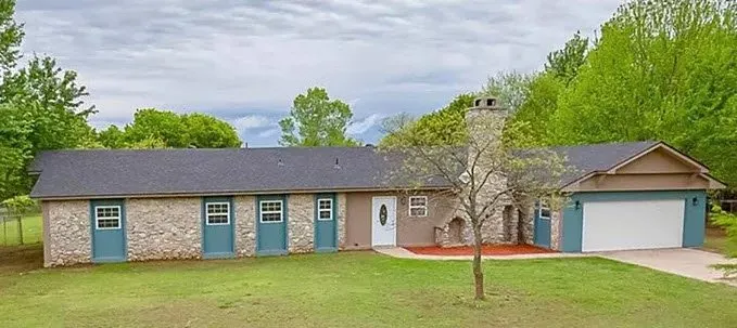 Slide of Bailey's Roofing & Construction