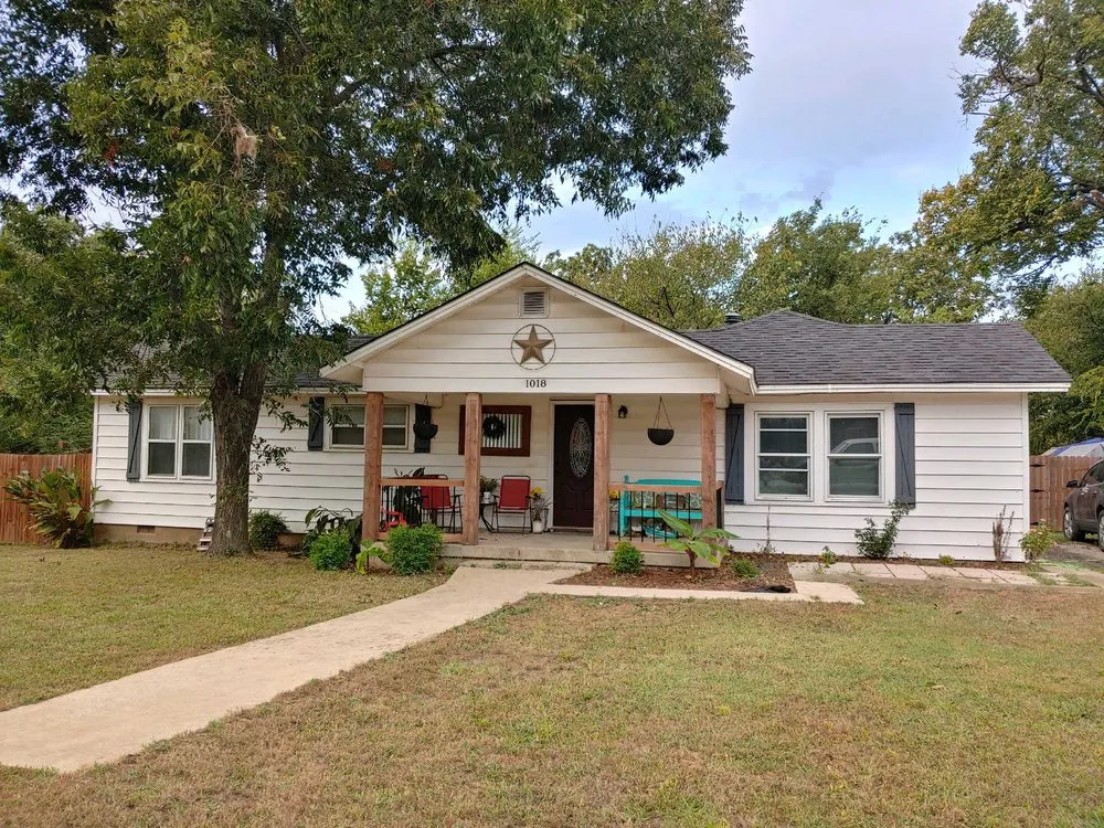 Slide of Bailey's Roofing & Construction