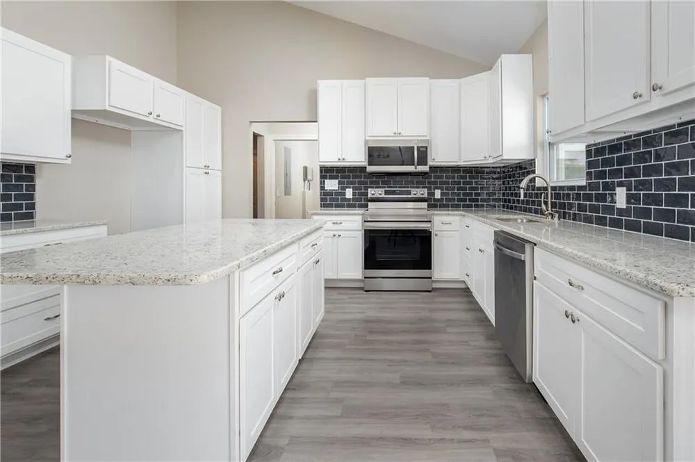 Slide of Bailey's Roofing & Construction