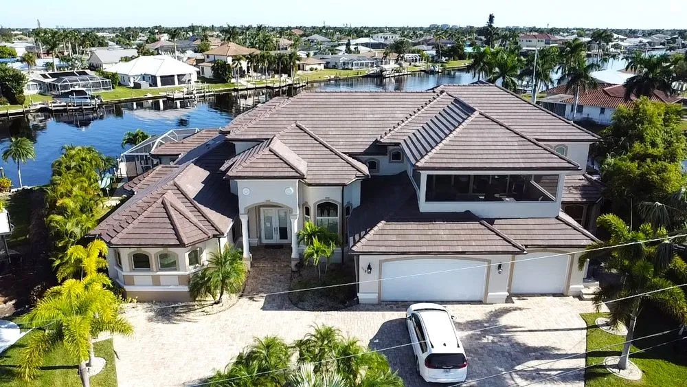 Trusted residential roofing service experts serving St. Petersburg, FL - Baldwin Roofing Company