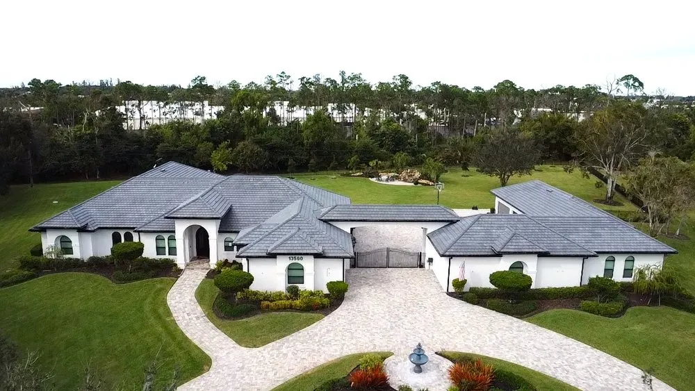 Top-rated roof repair in St. Petersburg, FL by Baldwin Roofing Company