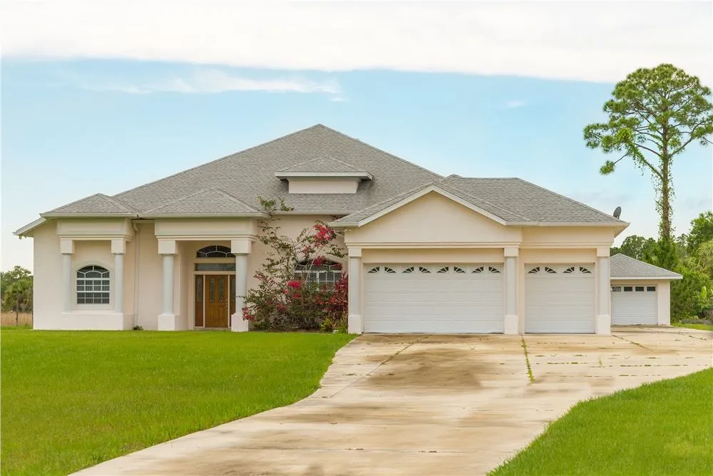 Emergency metal roofing installation in Oxford, FL by Batterbee Roofing