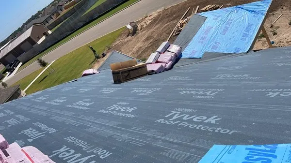 Bbenitez Roofing Logo