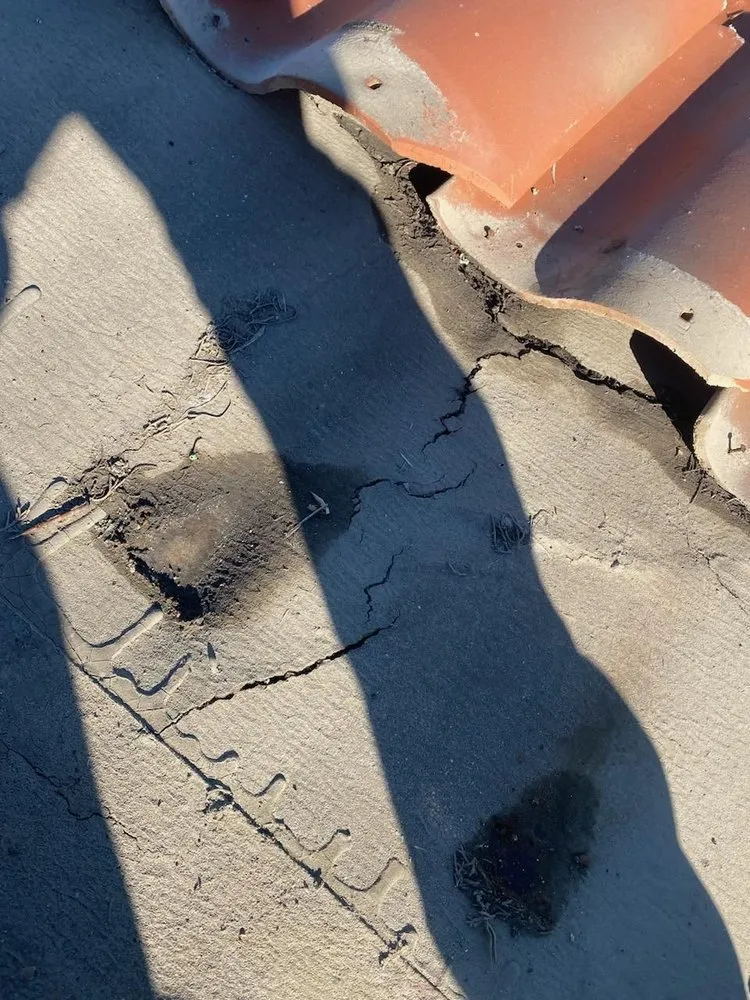 Slide of BD&E Roofing Services