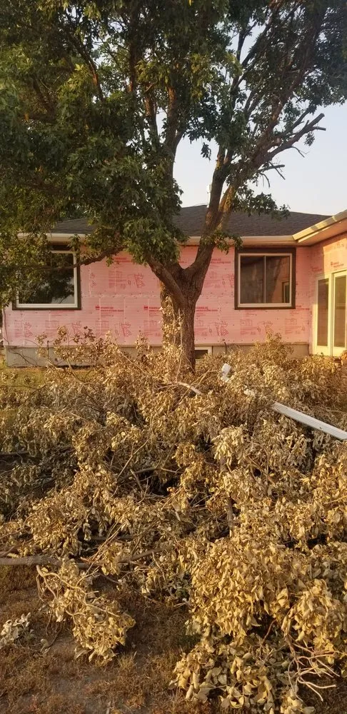 Slide of B&E Roofing