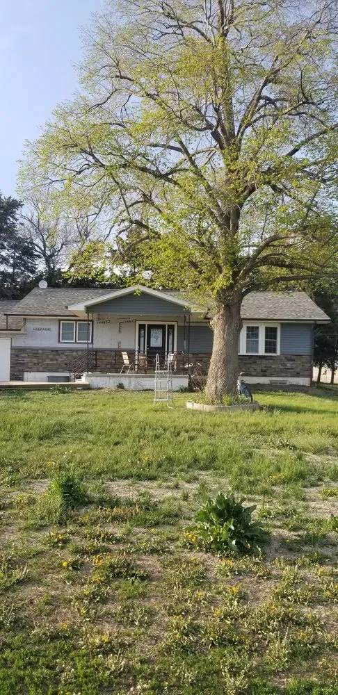 Slide of B&E Roofing