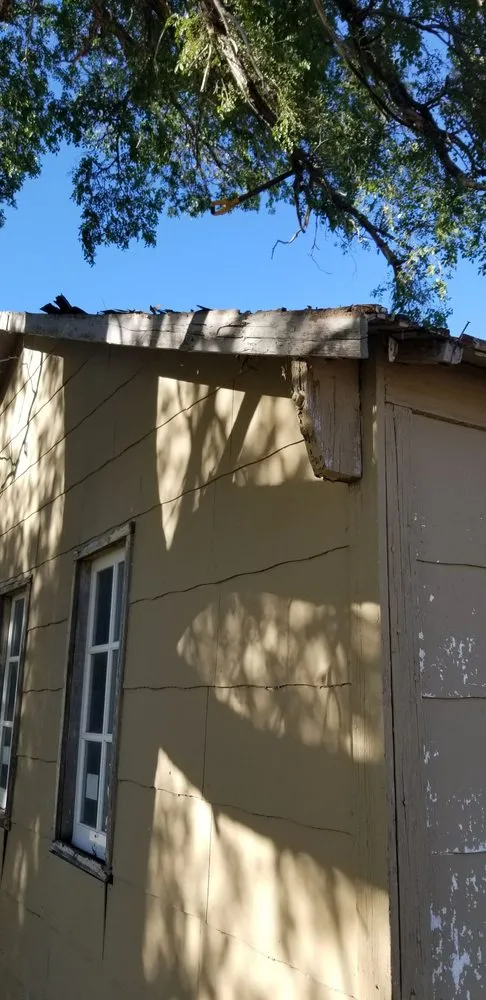 Slide of B&E Roofing