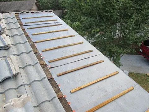 Local flat roof repair same-day service in Santa Rosa Beach, FL by Bel-Mac Roofing