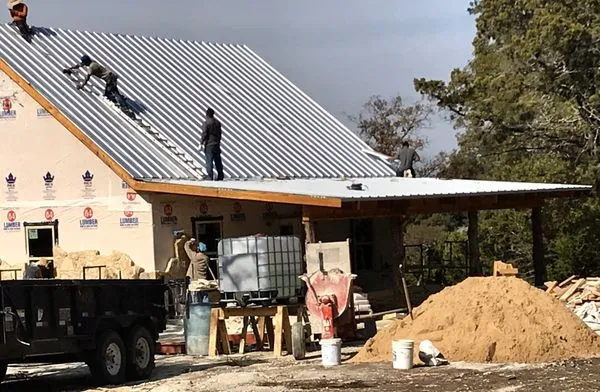 Bella Roofing & Construction Logo