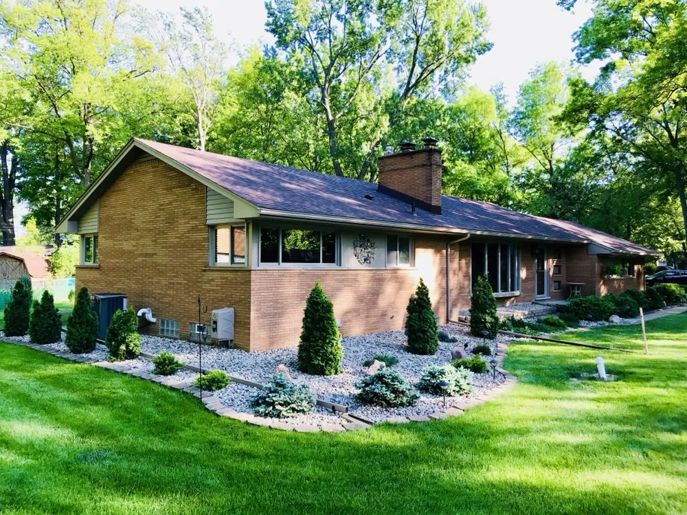 Slide of Bendelow Building