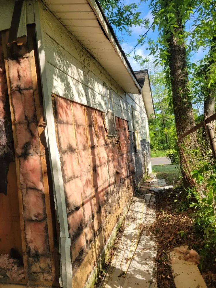 Slide of Benitez Roofing