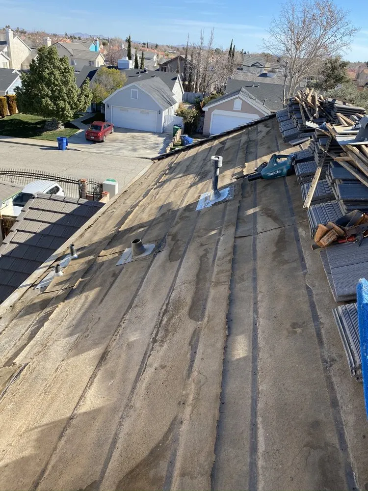 Slide of Benny’s Roofing Services