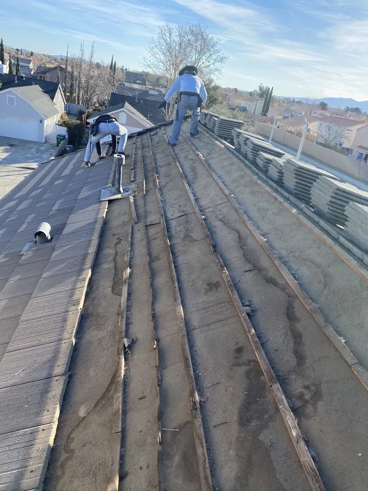 Slide of Benny’s Roofing Services