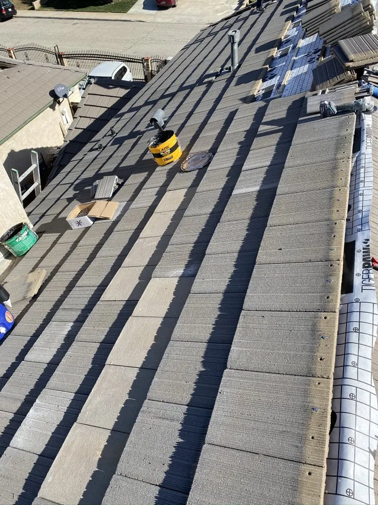 Slide of Benny’s Roofing Services