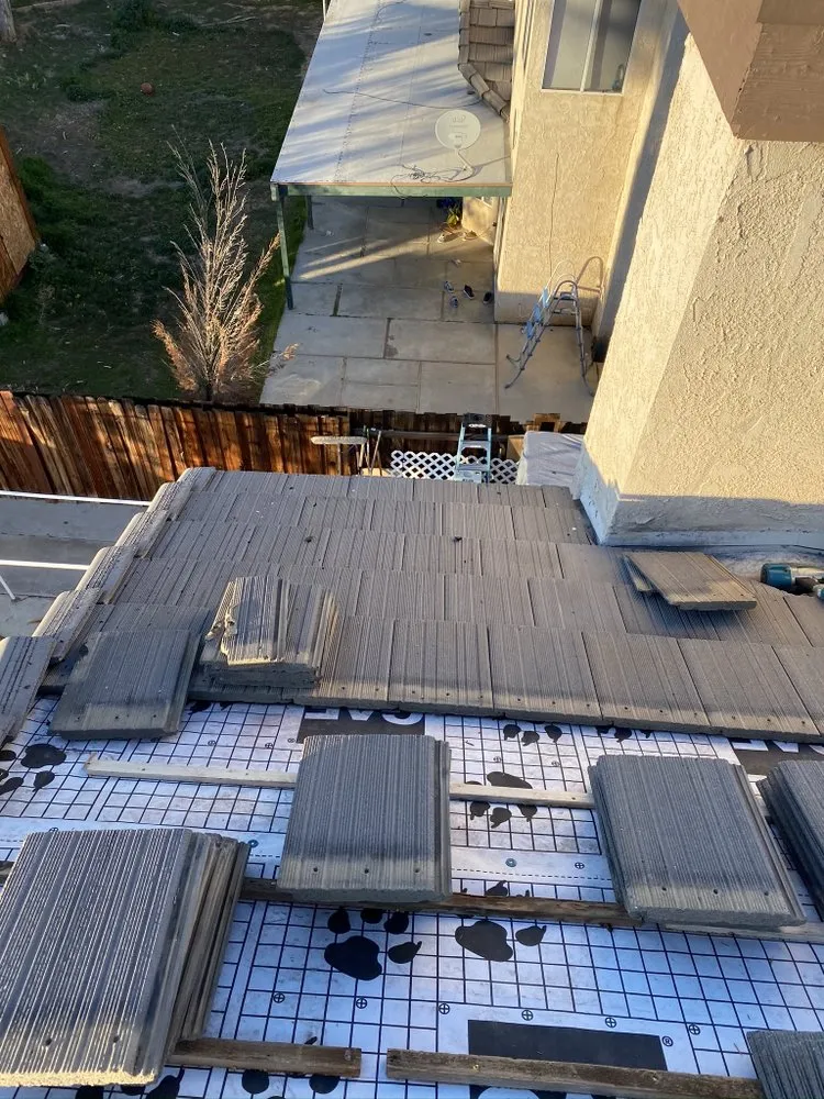 Slide of Benny’s Roofing Services