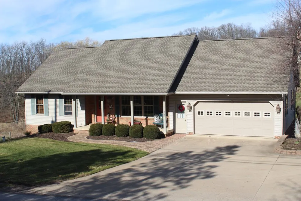 Professional roof replacement experts serving Holmesville, OH - Benton Roofing