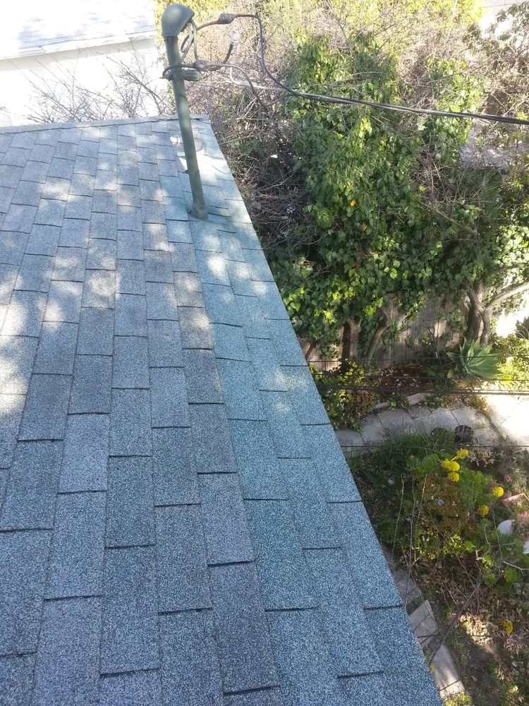 Slide of B&I Roofing