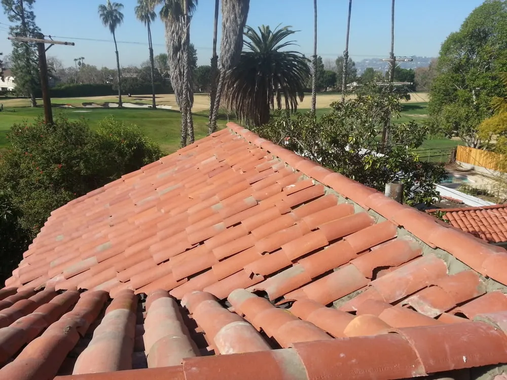 Slide of B&I Roofing