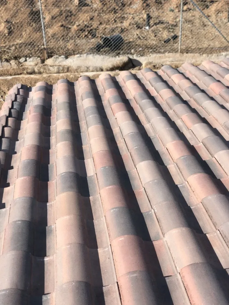 Slide of B&I Roofing