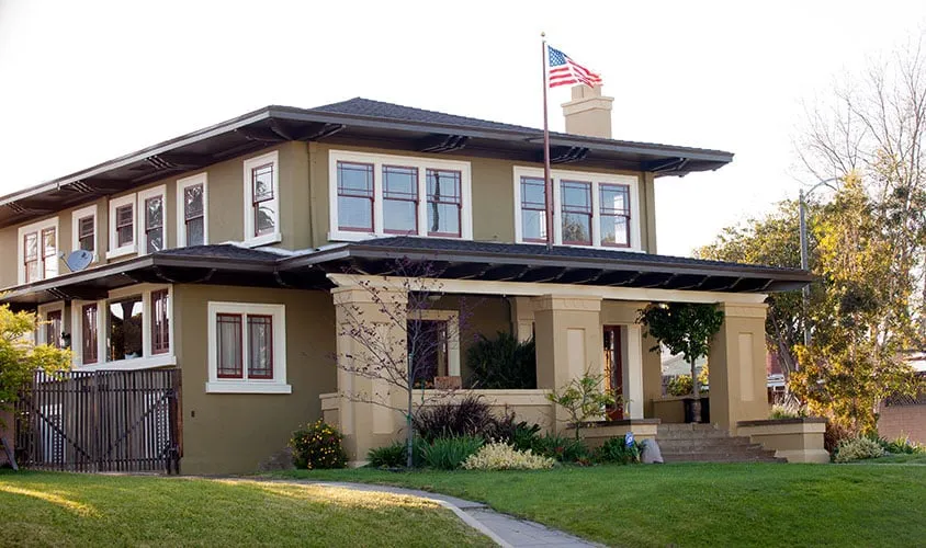 Slide of B&I Roofing