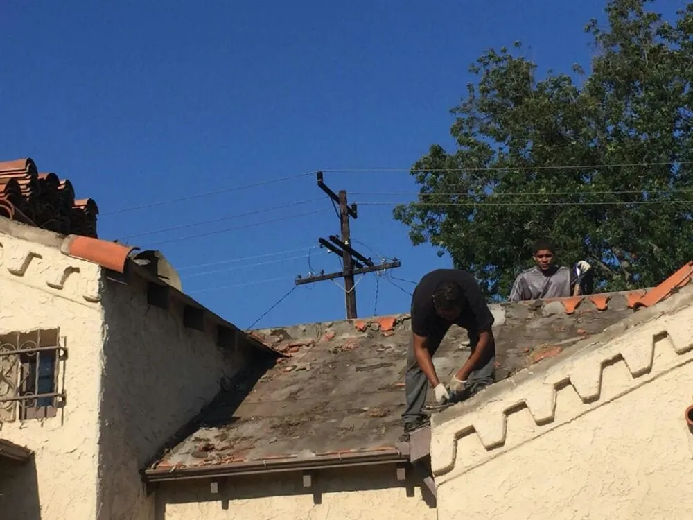 Slide of B&I Roofing