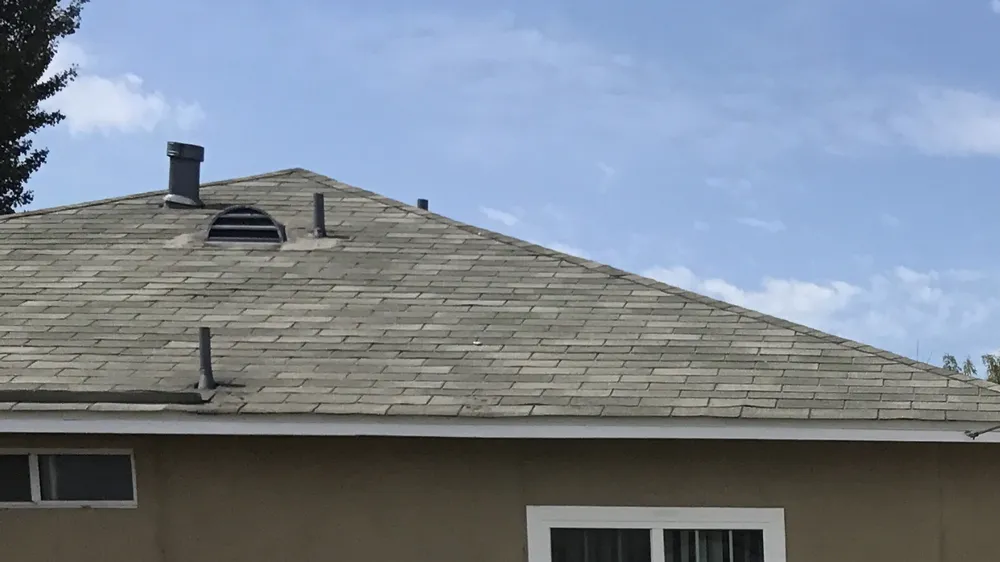 Slide of B&I Roofing