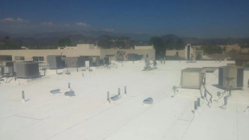 Slide of B&I Roofing