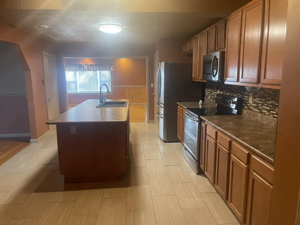 Slide of Big M Roofing & Construction