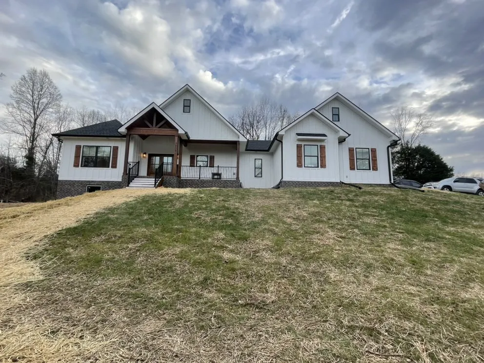 Slide of Big M Roofing & Construction