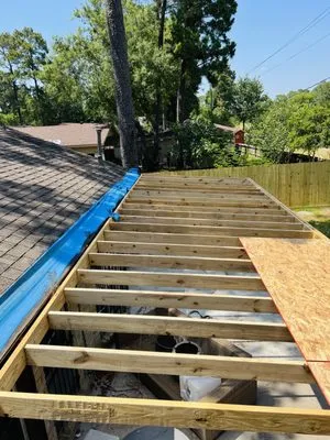 Big Rock Roofing & Construction  Logo