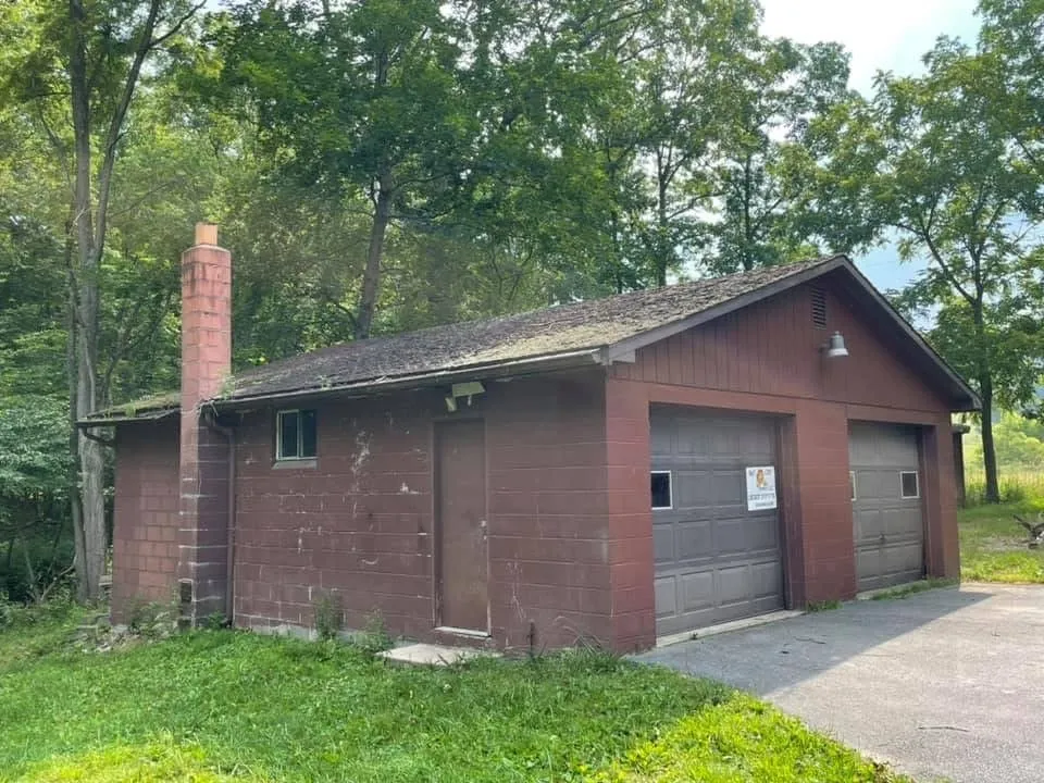 Slide of Bigfoot Construction