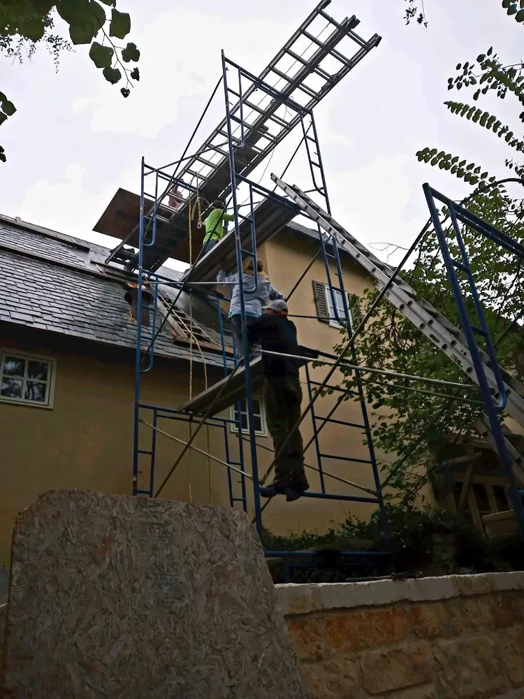 Slide of Bill Embrey Roofing