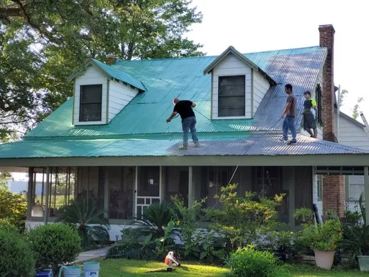 Billiot's Roofing & Carpentry Logo